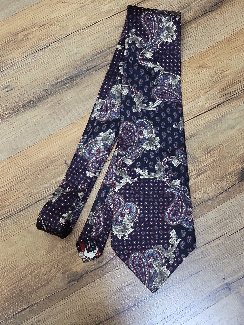 DON LOPER Red Black Silk Paisley Tie